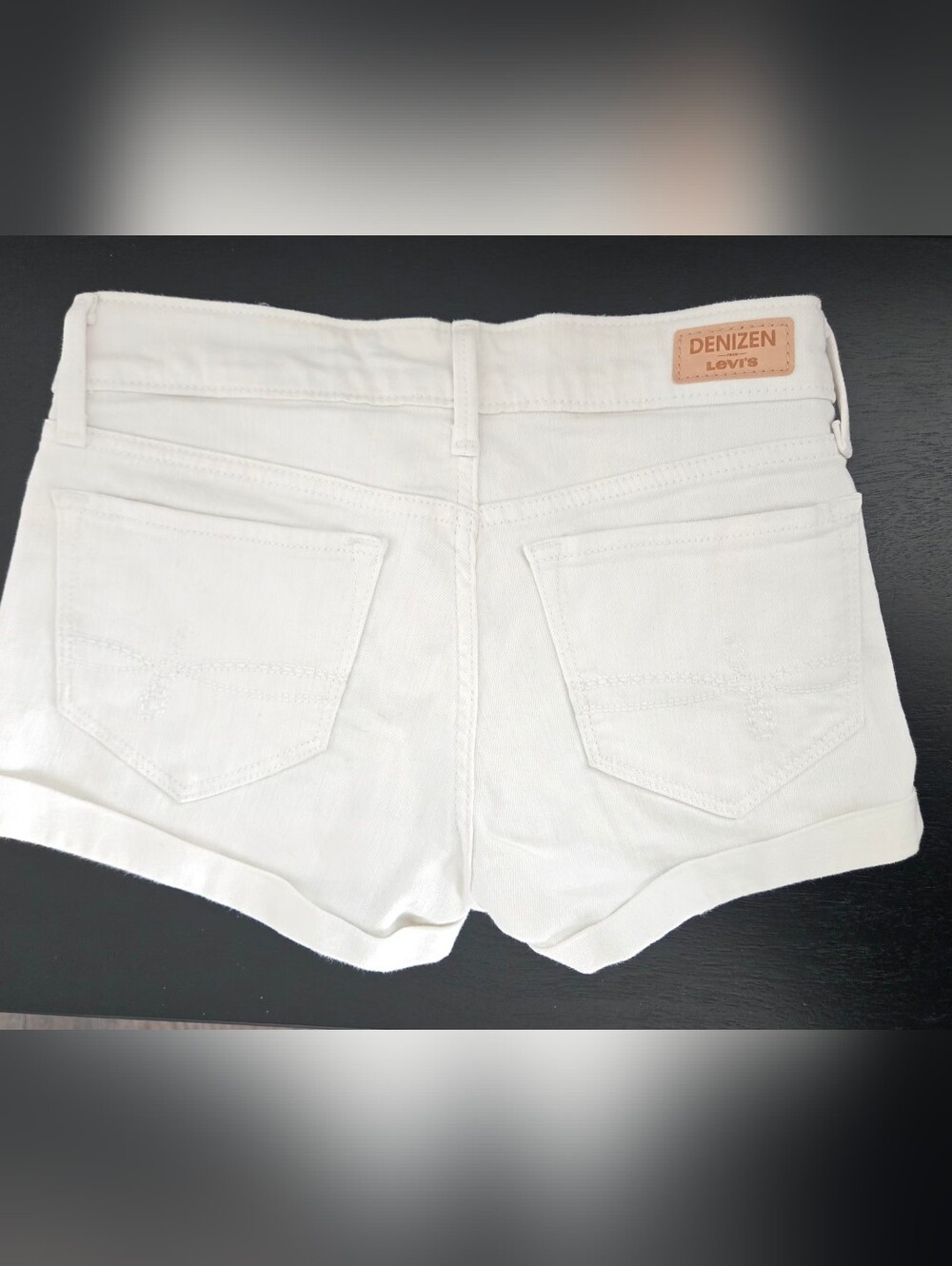 Denizen from Levi's Low Rise Shortie White Distressed Denim Shorts - Size 25 - Picture 2 of 5